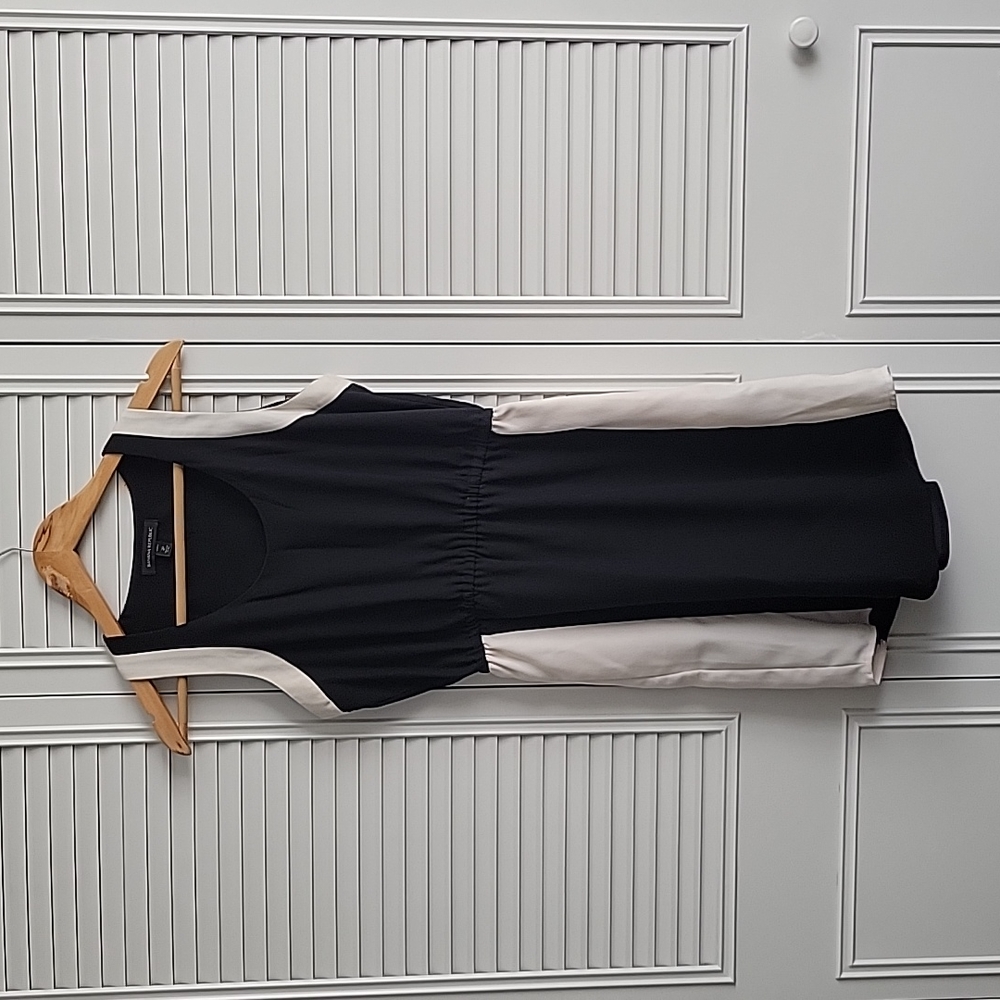 Banana Republic black and white dress, size 2P, racerback with pockets